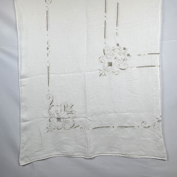 VTG Embroidery Lace Linen Tablecloth 66 X 82 Ivory Seat 6-8 Flaws/ Repairs - Picture 1 of 14